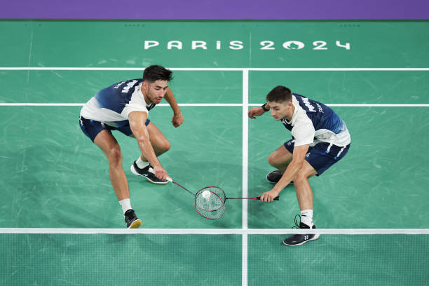 羽毛球高远球发球秘籍:如何控制落点和弧线