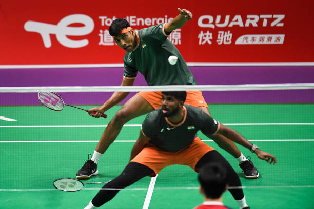 新手必看！如何优雅地铲起地上的羽毛球