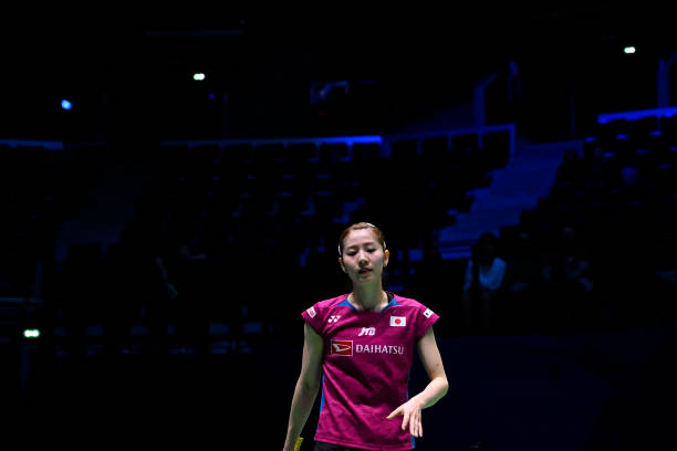 杀球实战应用:单打和双打中的杀球技巧差异