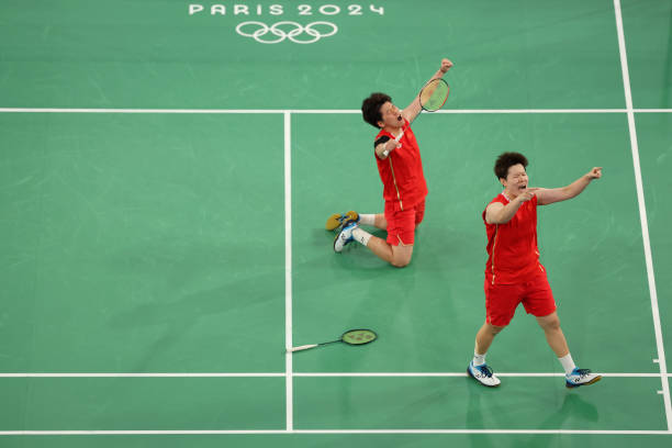 羽毛球运动入门指南：规则、装备与基本技巧