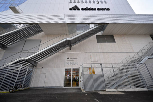 羽毛球赛精彩纷呈，校园体育文化再添新亮点