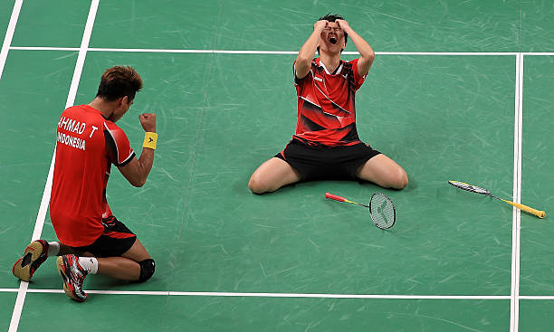 羽毛球扣杀必学秘籍：提高速度与精准度的关键要点