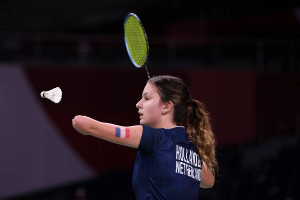 跟李玲蔚学羽毛球:步法、握拍、击球全解析