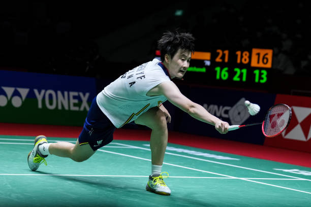 尤尼克斯哪款羽毛球拍最适合初学者？性价比分析