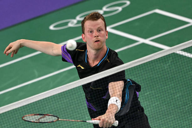 羽毛球单打VS双打边界对比:别再混淆了!