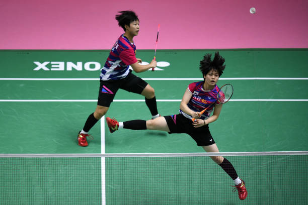 羽毛球接发球站位图解：单打双打位置全掌握