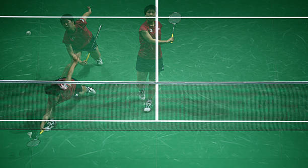 羽毛球基本功训练：握拍、步法与挥拍技巧