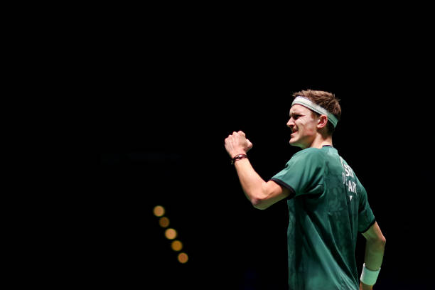 羽毛球拍穿线价格与性能:如何找到最适合你的方案