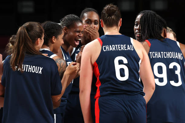 裁判手势系列：篮球12号手势的实战应用