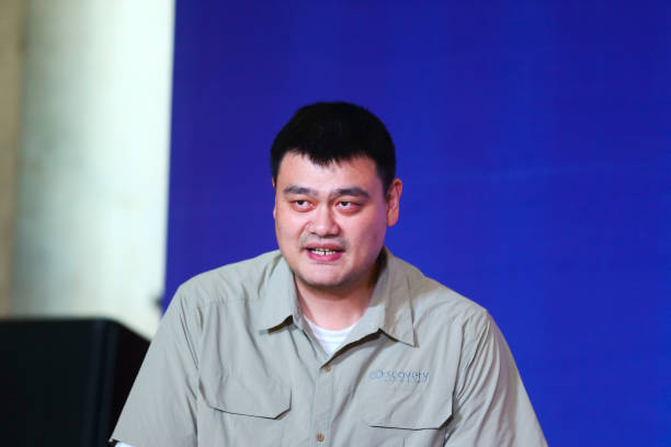 篮球场上如何晃倒对手？实用过人技巧分享