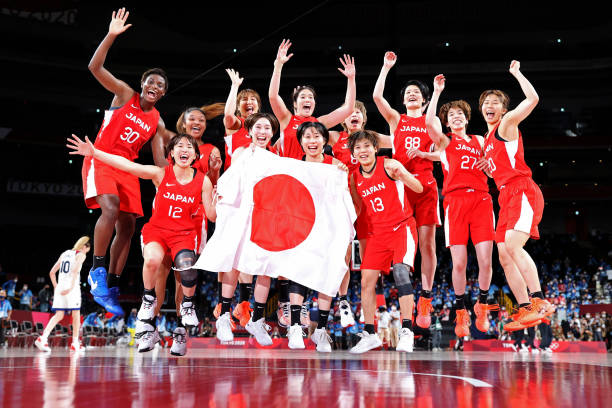 篮球走步规则详解：图解常见违规动作