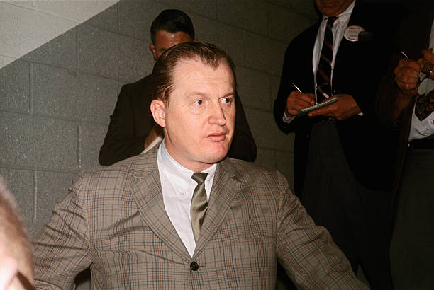 室外篮球场地面材料选择：耐候性与安全性的平衡