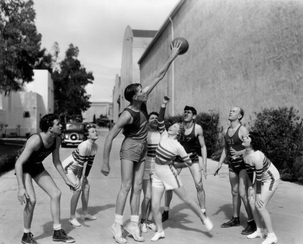 比赛时间设置：国际篮联与NBA规则比较