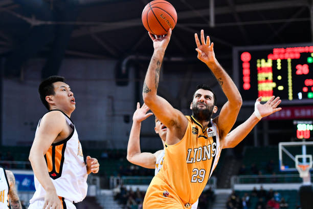 中锋球员的利器：李宁专业篮球鞋推荐