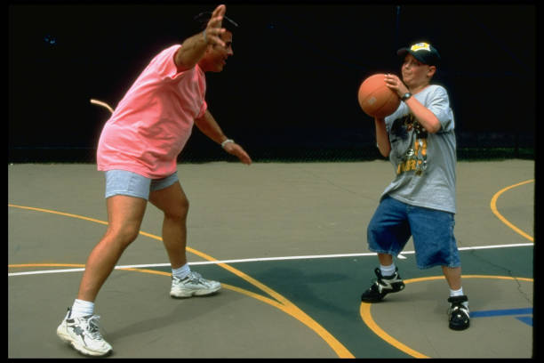 杜兰特对阵火箭时腿部受伤，究竟是哪条腿？