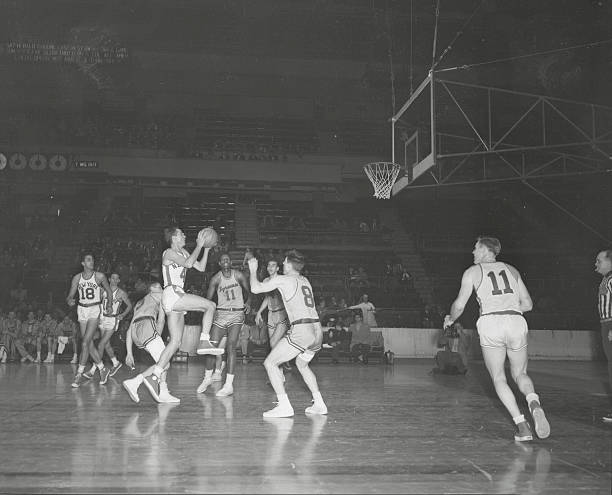 标准篮球场划线步骤详解：从中心圆到三分线