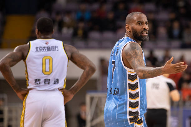 CBA总决赛第三场：战术对决与球员表现预测