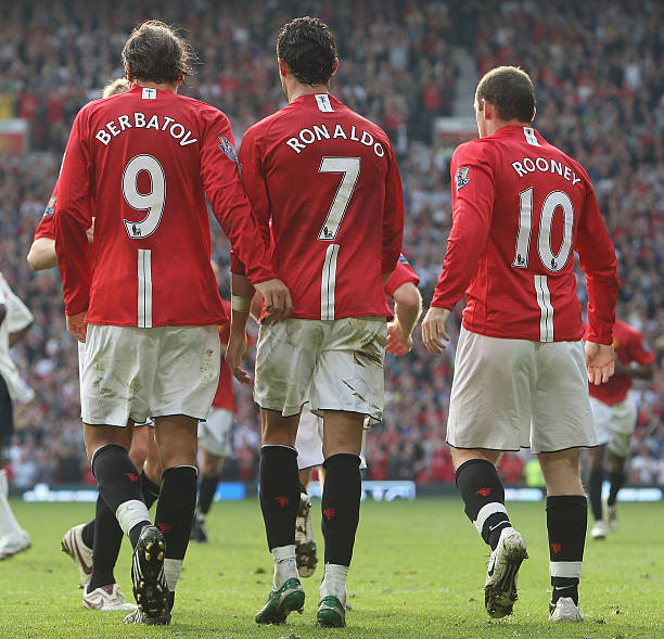 C罗VS梅西:点球与任意球大师的巅峰对决