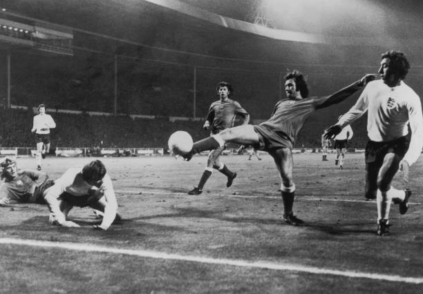 从普通球星到超级巨星：萨拉赫为何突然这么强？