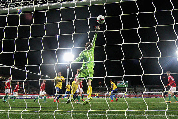 最新足球赛事比分推荐:专家解析热门对决