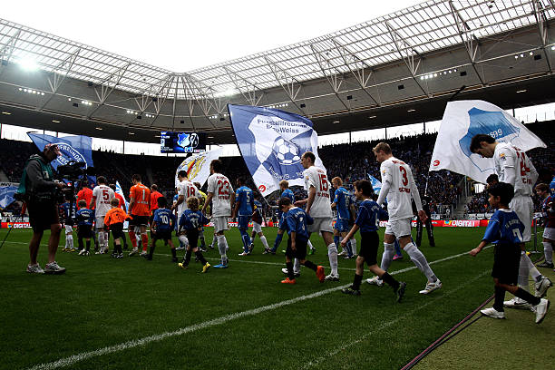 边路杀器:解析现代足球中的传中高手