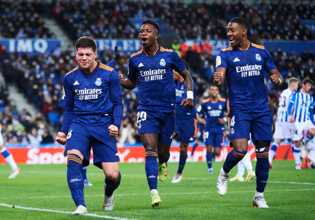 巴乔照片大全：从球员到偶像的视觉之旅