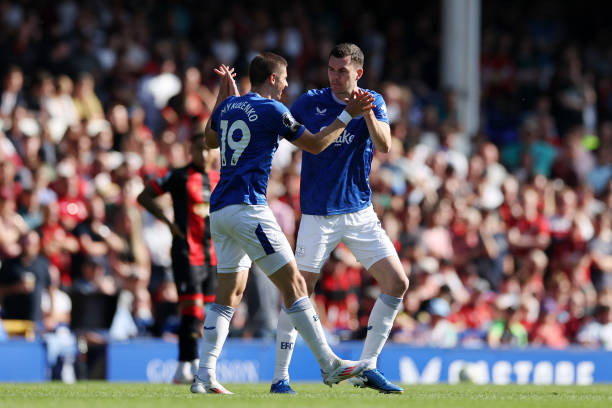 法国足球近期战绩：哪些球员表现突出？