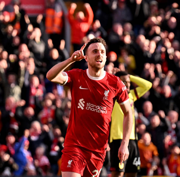 倒挂金钩足球：为何它成为足球艺术的象征？