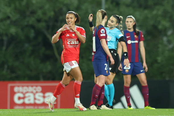 授权到期与续约：足球俱乐部合作伙伴关系的长期维护与管理