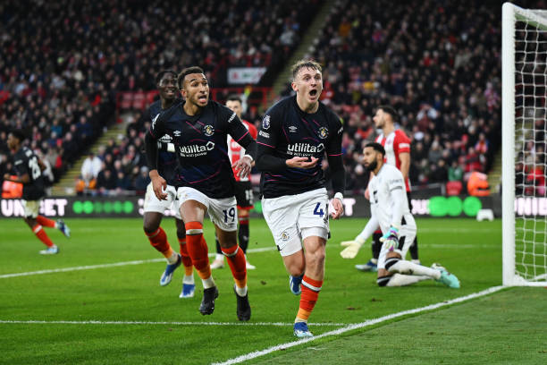 绿茵场上的不老传奇：喀麦隆足球大叔的故事