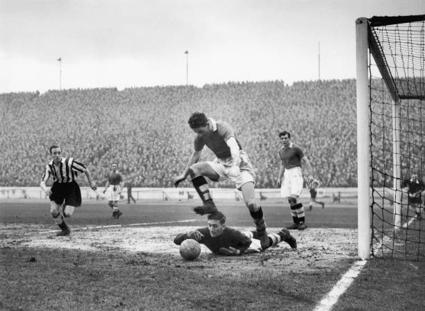 欧冠历届决赛回顾:经典对决与关键数据解析