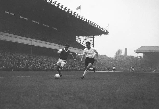 范巴斯滕的技术分析：他是如何成为传奇前锋的？