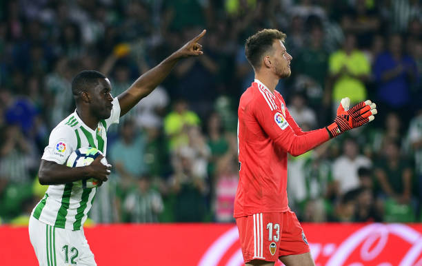 梅西、C罗都爱用！贴地斩任意球的实战应用