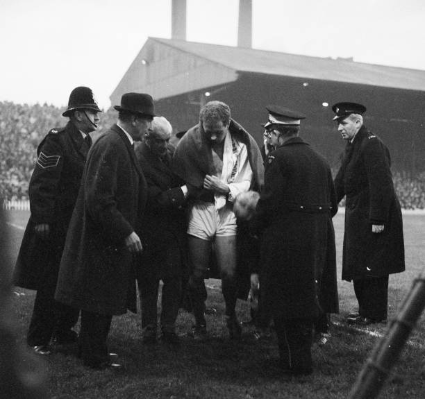 足球边线球能否直接破门得分？