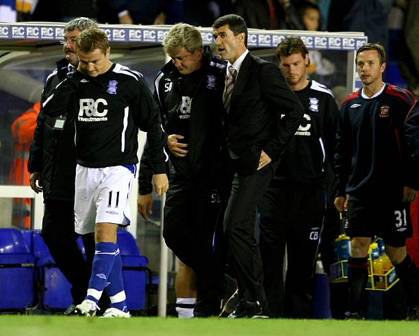 战术争议：摆大巴的保守与防守反击的智慧