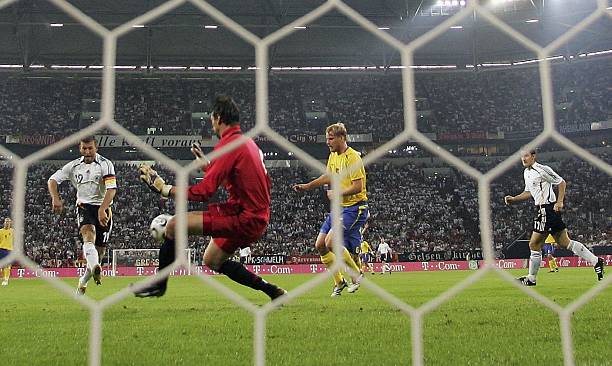 欧冠资格赛出局后，球队能否转战欧联杯？详细规则解析