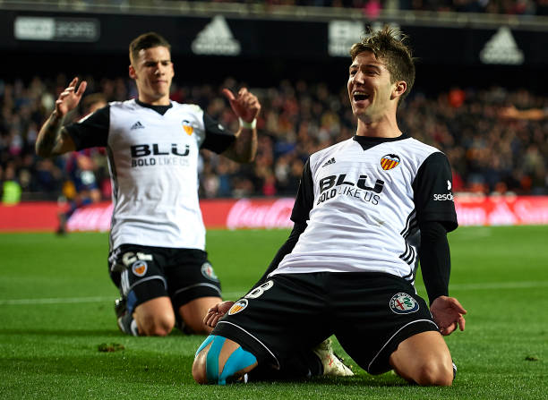 从梅西到C罗！盘点男足欧冠十佳球，巨星闪耀时刻