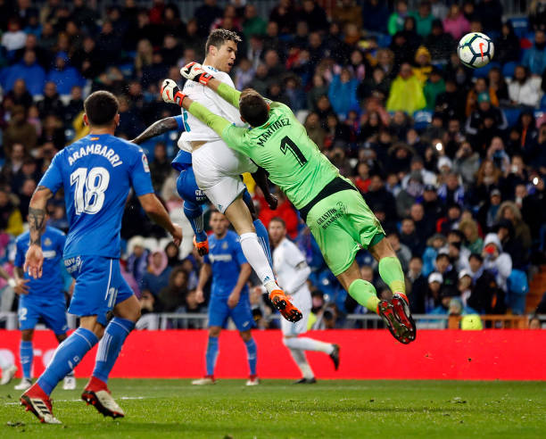 法国足球如何承担金球奖评选的高昂费用？