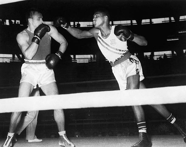 历届奥运会举办年份是否都是闰年？