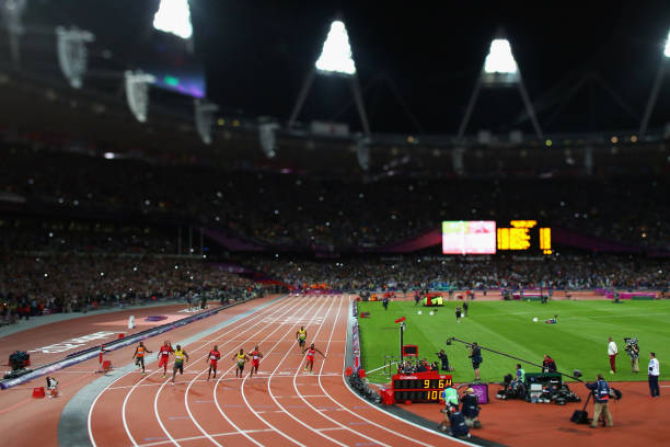 伏明霞的跳水传奇:皇冠加冕的辉煌时刻