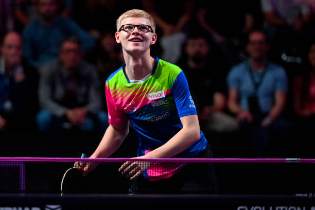 乒乓球擦边球示意手势解析：确保公平判罚的关键