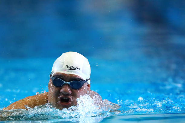 蝶泳发力解析：身体波浪动作的力量传递