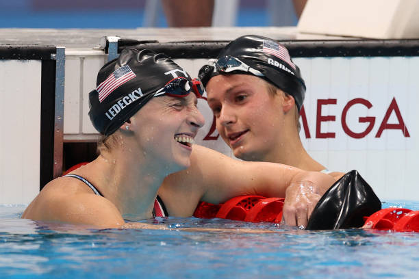 现代室内游泳池设计：融合功能与美感的家庭空间