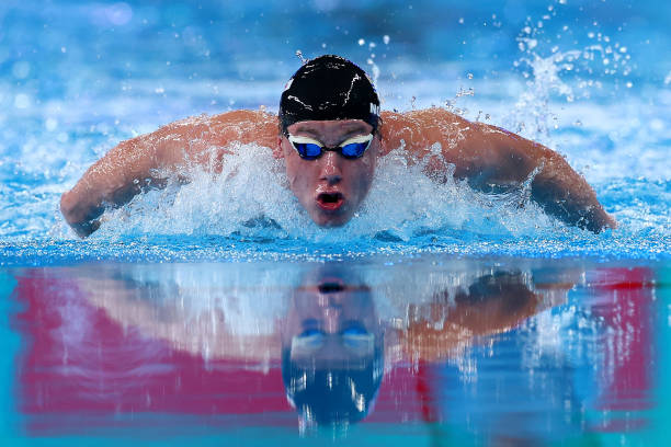 夜泳安全指南：晚上游泳有哪些潜在危险？