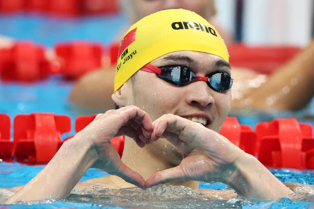 仰泳游不直的常见错误及纠正方法