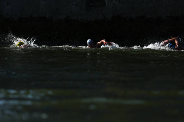 自由泳打腿训练：提高推进力与身体平衡