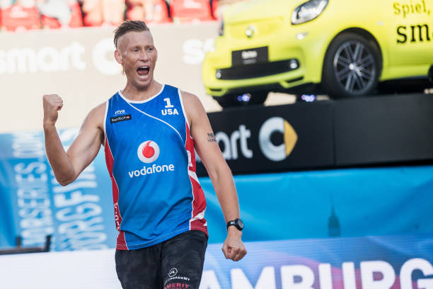 成都中考排球对墙垫球训练方法