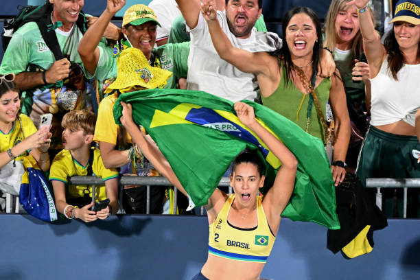 排球规则解析：哪些身体部位不能击球？