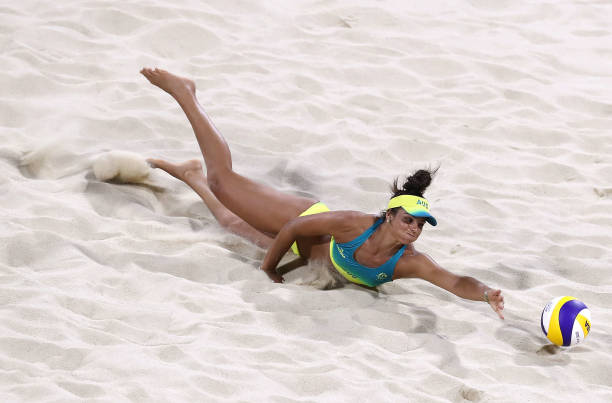 了解排球比赛：从队伍人数到比赛规则全解析