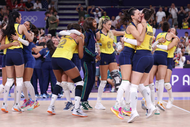 排球实战技巧:中学生如何提高团队配合能力